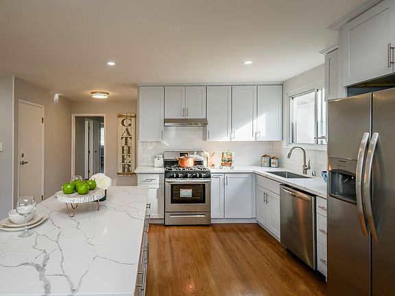 4th image of 4118 Callan Blvd