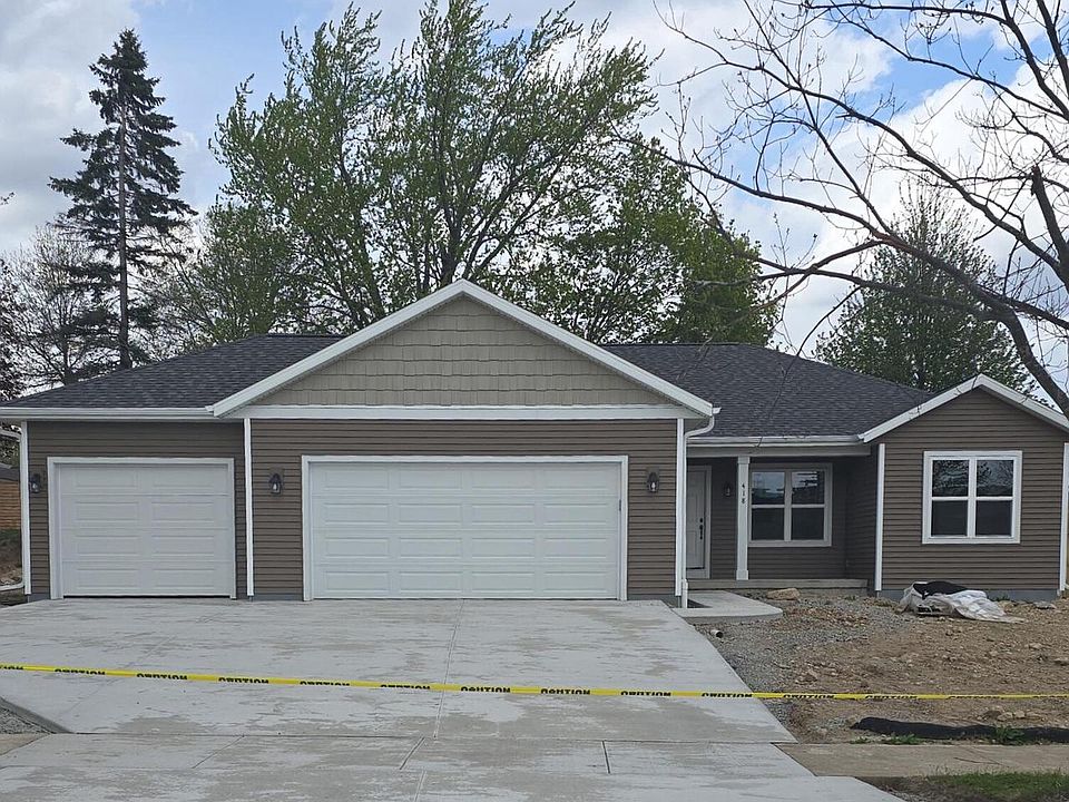 1st image of 418 Village LANE