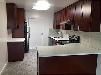 5th image of 601 Niantic Ave APT 2