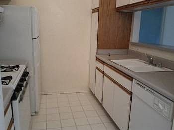 4th image of 521 N Kenmore Ave APT 107