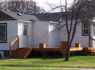 923 S 9th St, Grand Forks, ND 58201