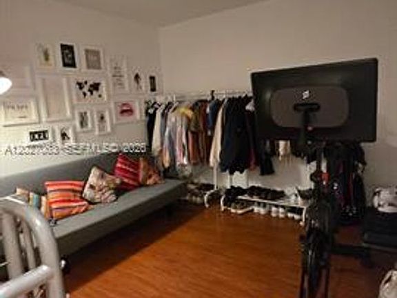 3rd image of 1050 Brickell Ave APT 816