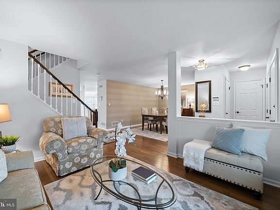 4th image of 122 Canterbury Ln