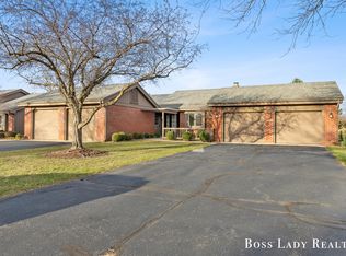 1345 Suncrest Dr NE, Grand Rapids, MI 49525