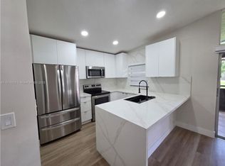 15798 Woodgate Ct, Fort Lauderdale, FL 33326