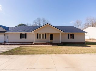 906 Holmes Rd, Searcy, AR 72143
