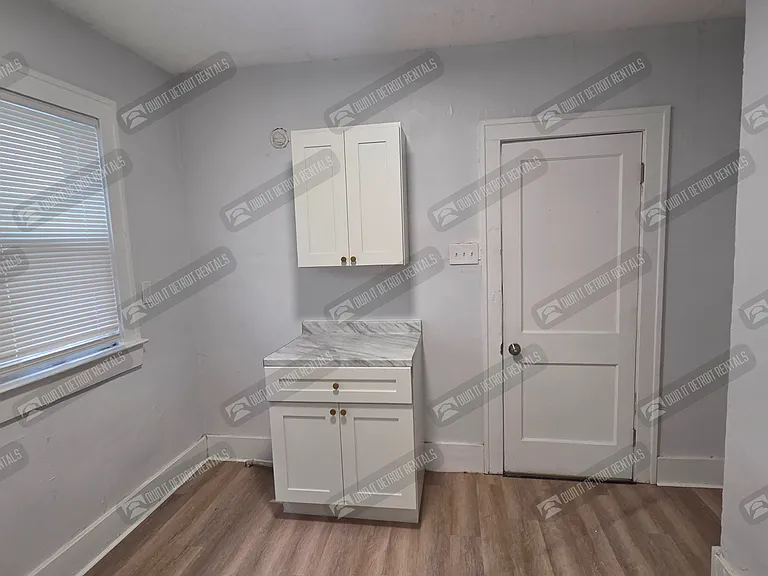 2500 Glendale St — Photo 15