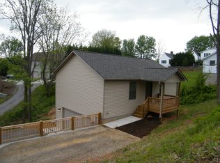 85 Wesley St, Canton, NC 28716