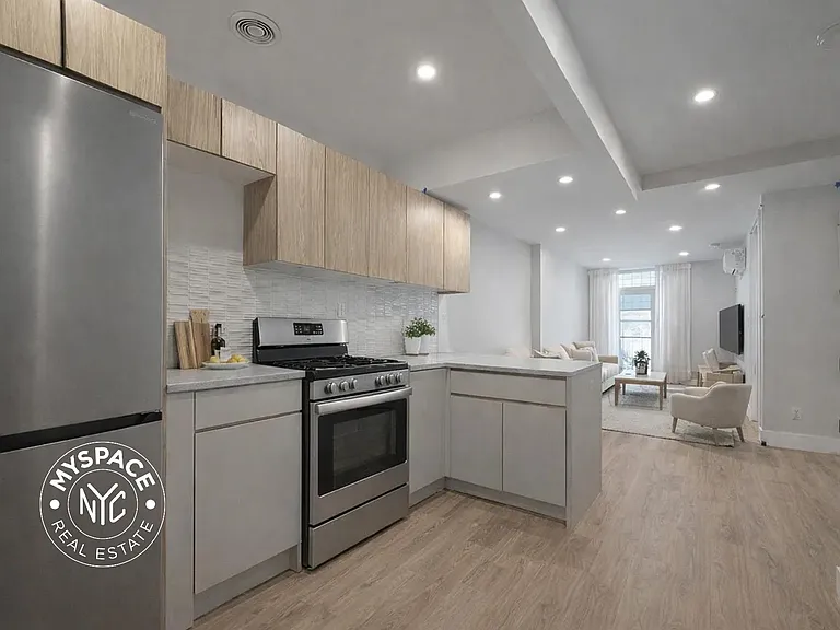 350 Hoyt St #408 — Photo 2