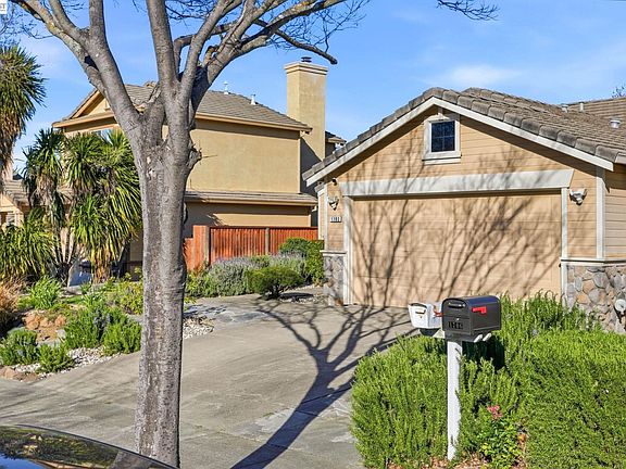 4th image of 1702 Highland Cir