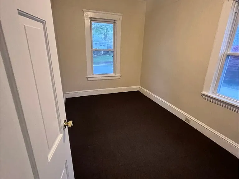 7516 Bancroft Ave — Photo 6