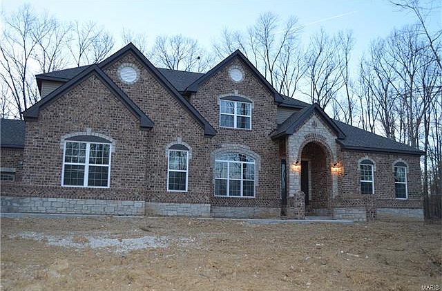 2nd image of 737 Crown Pointe Farms