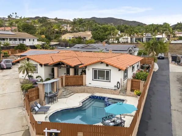 1918 Odell Cir, Vista, CA 92084