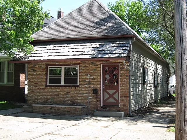 829 W Ashland Ave — Photo 1