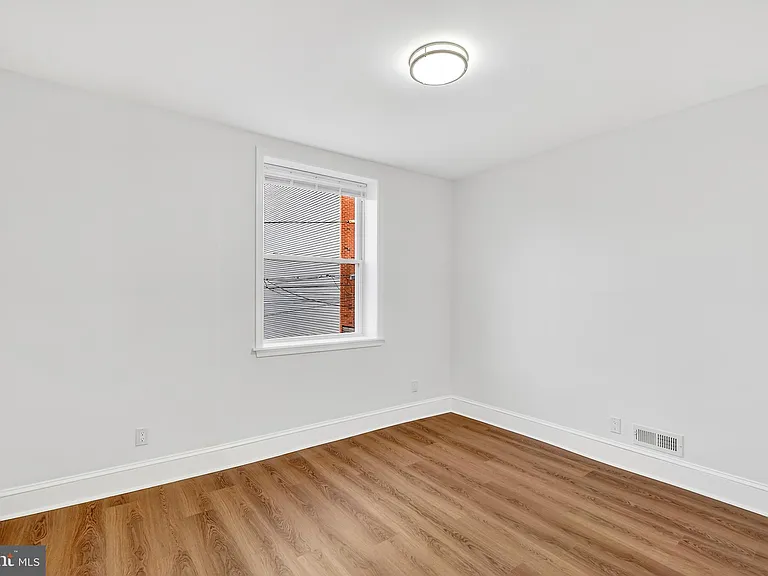 1821 E Oakdale St — Photo 15