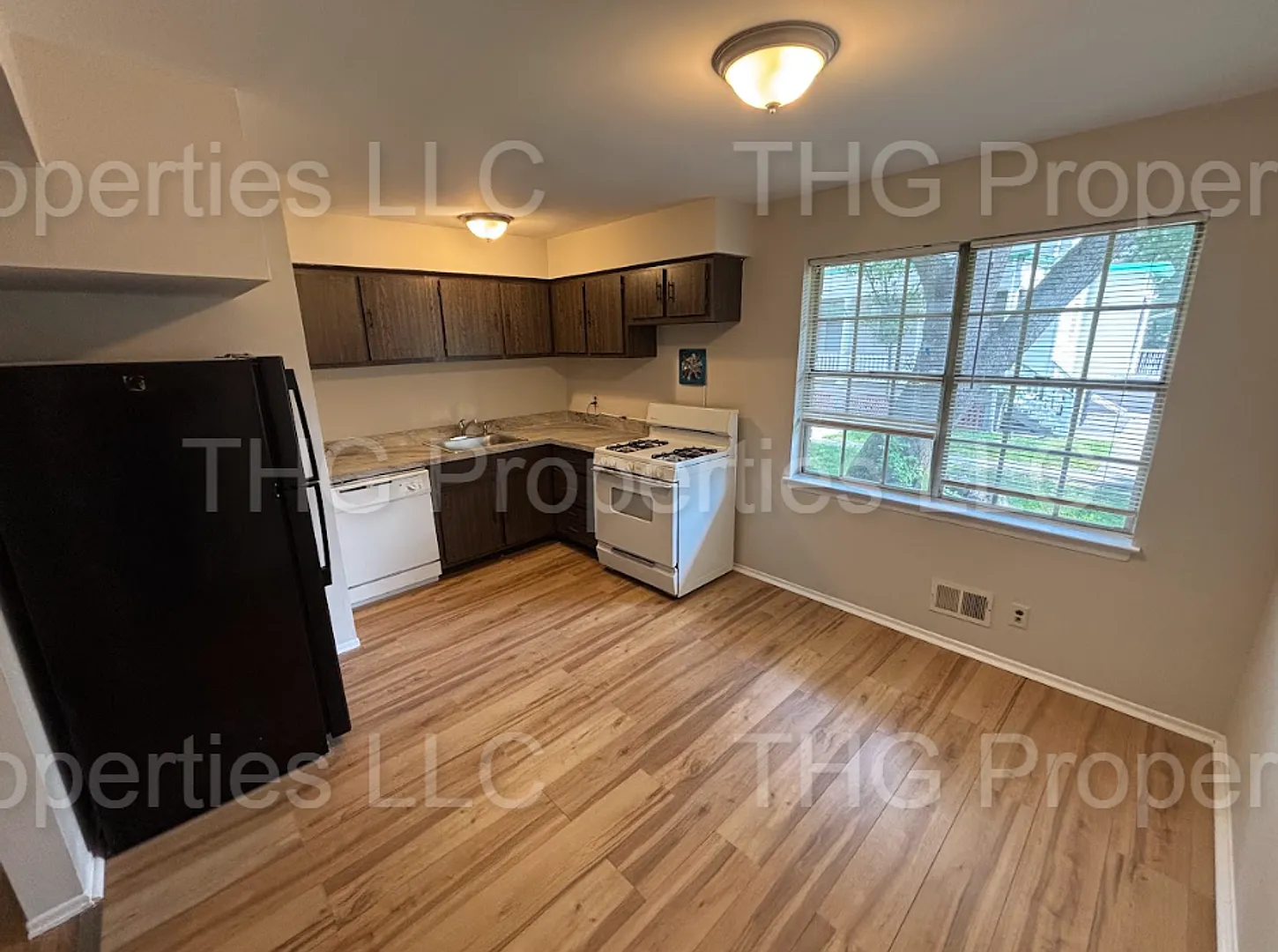 538 E Front — Photo 2
