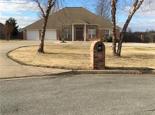 302 Ravenwood Rd, Siloam Springs, AR 72761