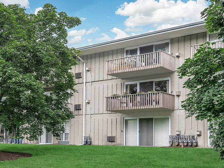 Lansing West Apartments — Photo 7