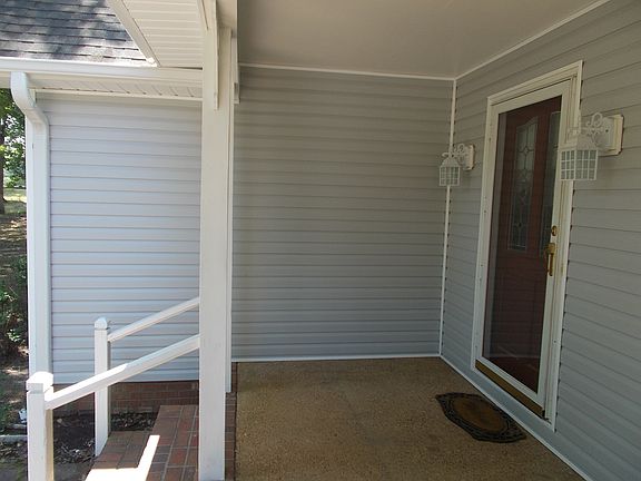 3rd image of 104 Glen Dr