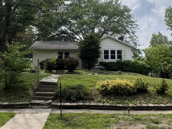 106 Forest Dr, Fairfield, IA 52556