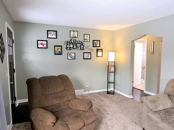 5th image of 851 N Ward Ave