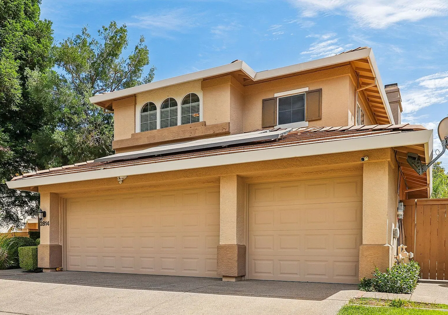 Spacious 4-Bedroom, 3-Bathroom Home with Private Pool in Roseville — Photo 2