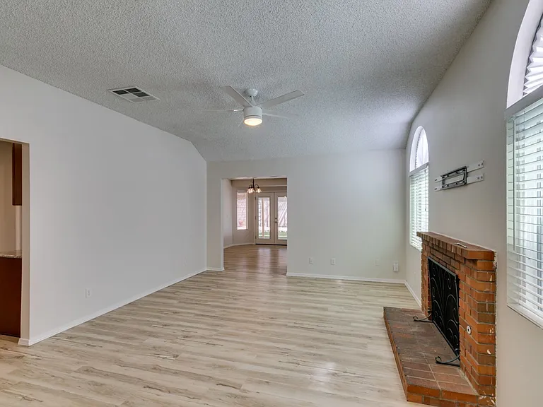2842 Preciso Ln — Photo 4