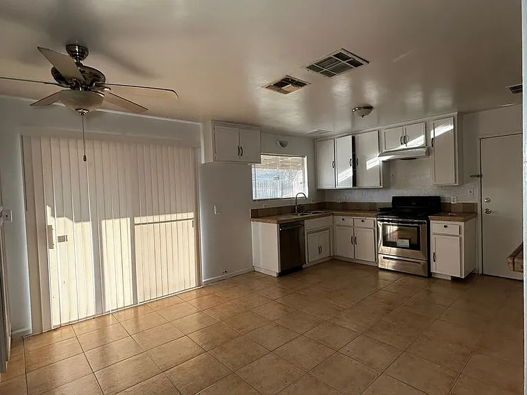 5204 Curson Ave — Photo 4