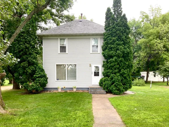 306 4th St SE, De Smet, SD 57231