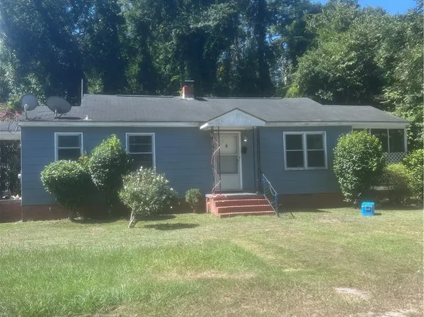 114 E Cottingham St, Maxton, NC 28364