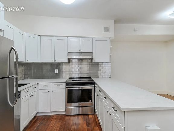 3rd image of 4 Sutton Pl #A