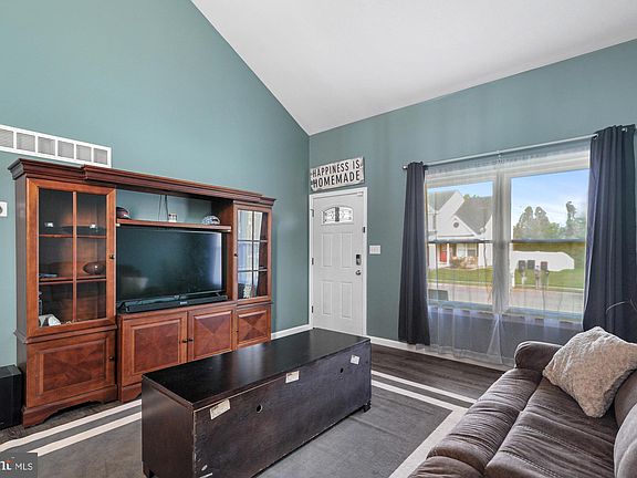 4th image of 658 Warren Dr