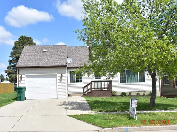 107 3rd Ave NW, Garrison, ND 58540