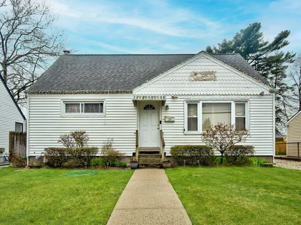 24 Gilroy Avenue, Uniondale, NY 11553