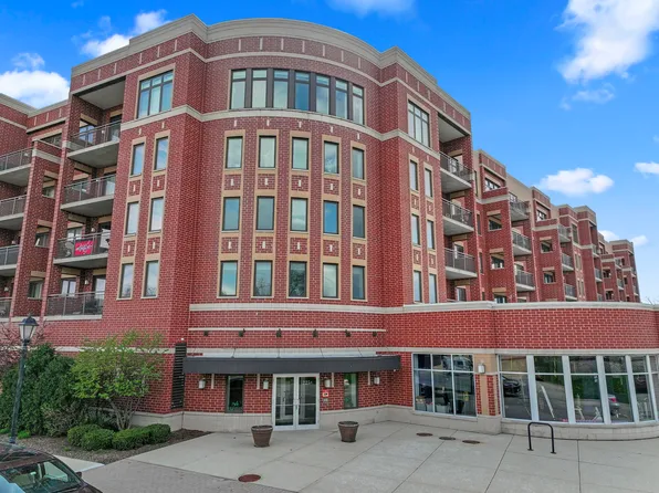 225 E Main St #512, Roselle, IL 60172