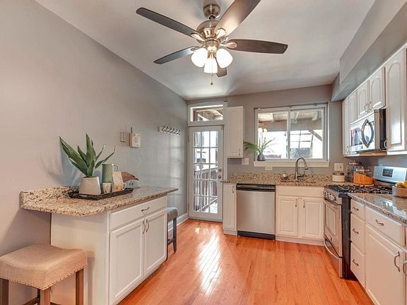 5th image of 608 S Bouldin St
