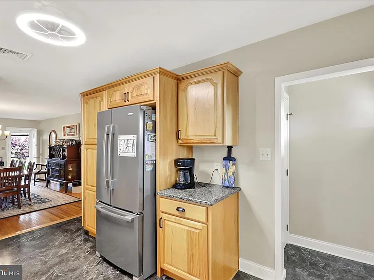 41 W College Ave — Photo 17