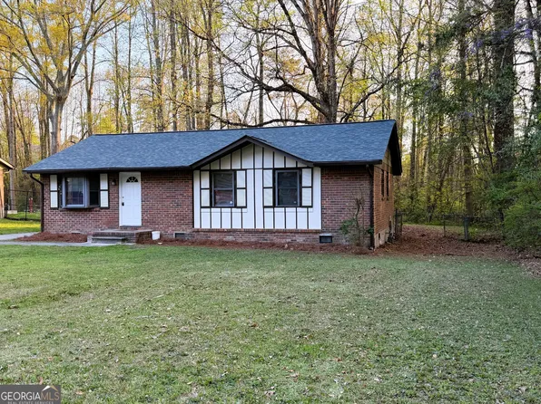 1345 La Belle St, Jonesboro, GA 30238