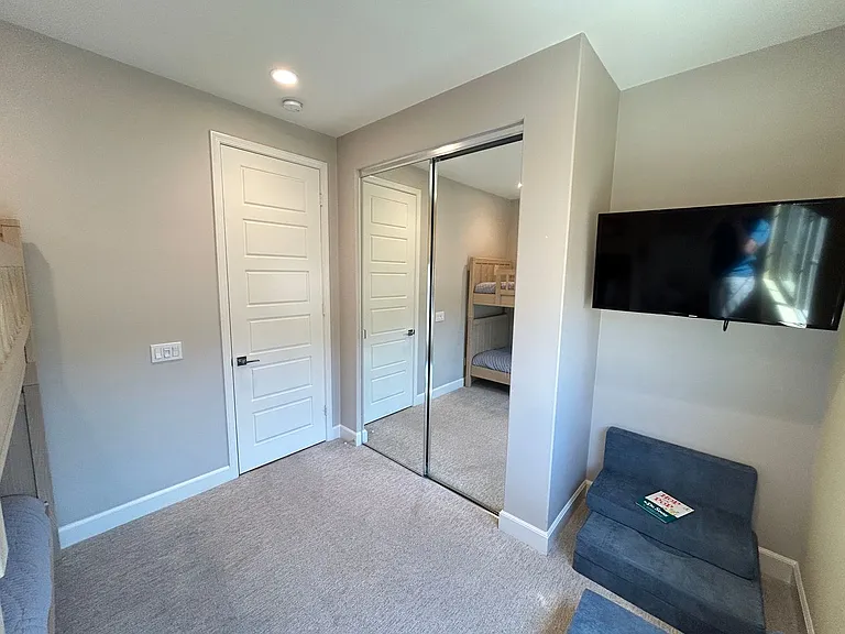 55 Lilac — Photo 34