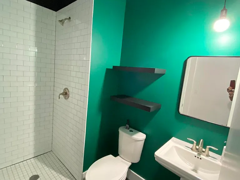 1139 N Market St — Photo 15