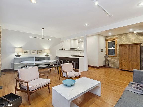 3rd image of 1258 W Hood Ave #1W