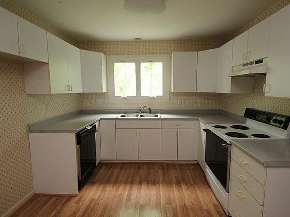 418 PITKIN HOLLOW - KITCHEN