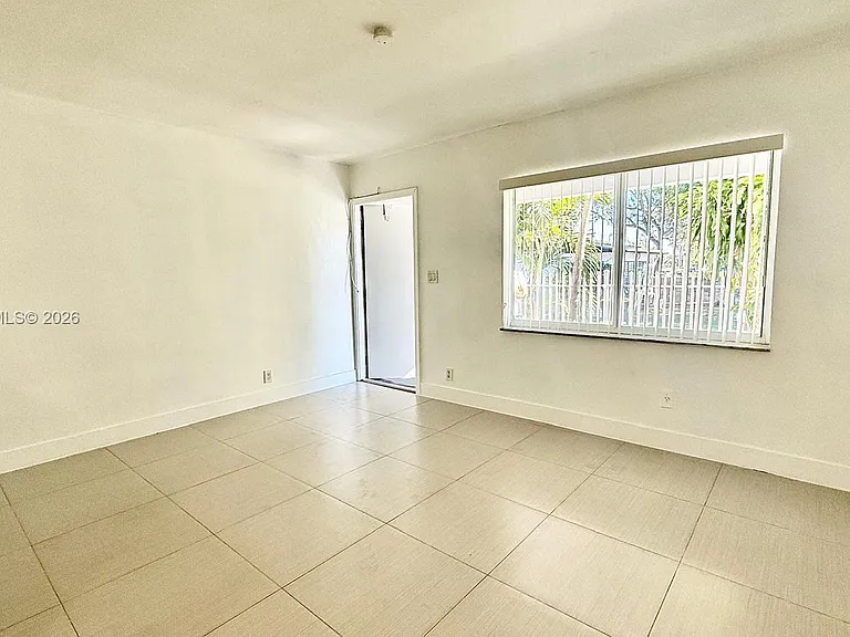 42 SW 14th St #103 — Photo 8