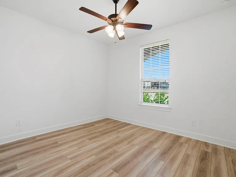 9727 Rockwell Dr — Photo 10