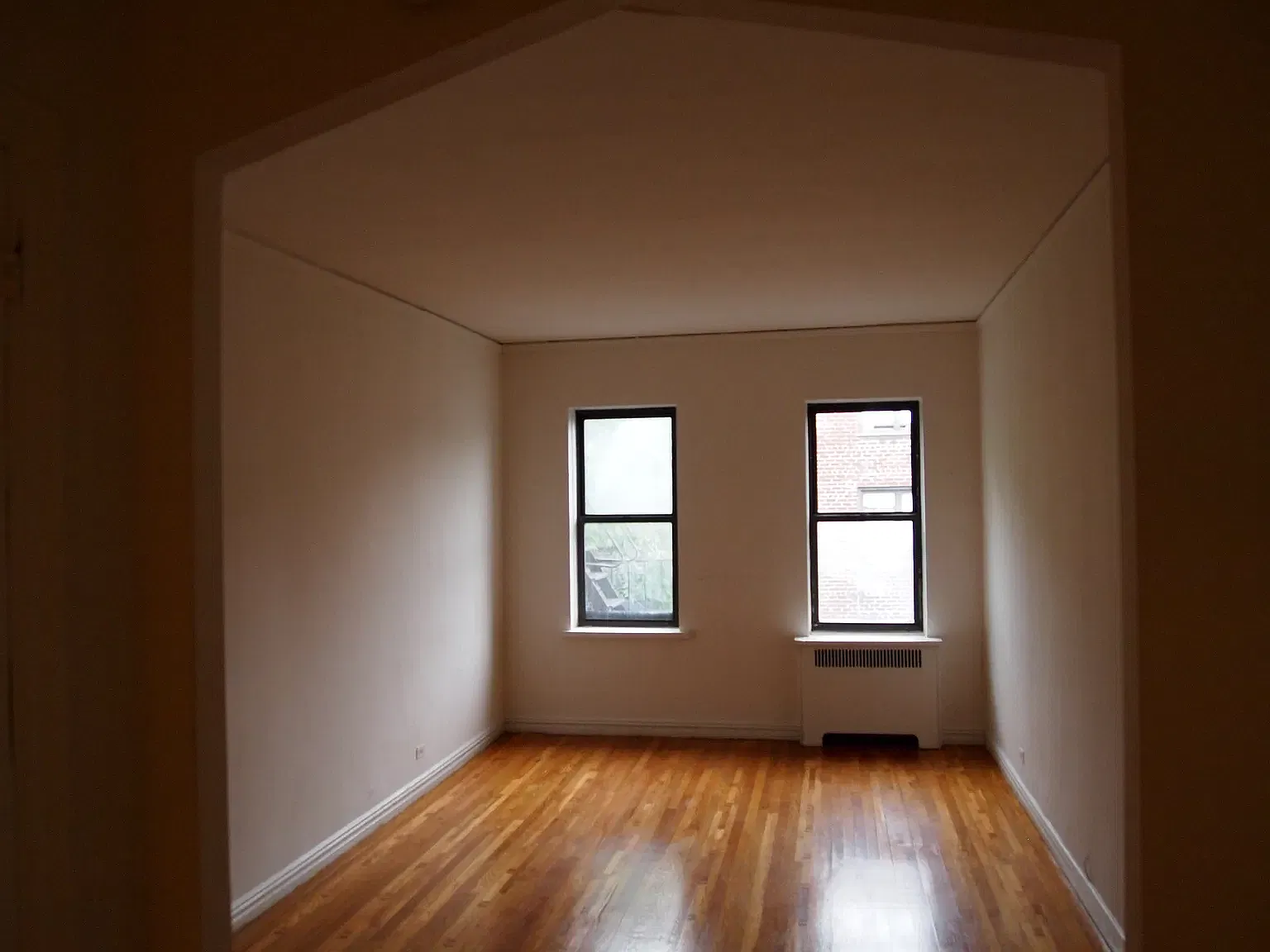 83-02 Cornish Ave — Photo 2