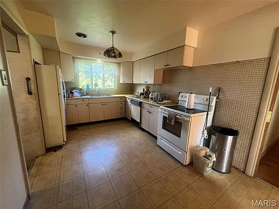 5th image of 4335 Creelman Pl