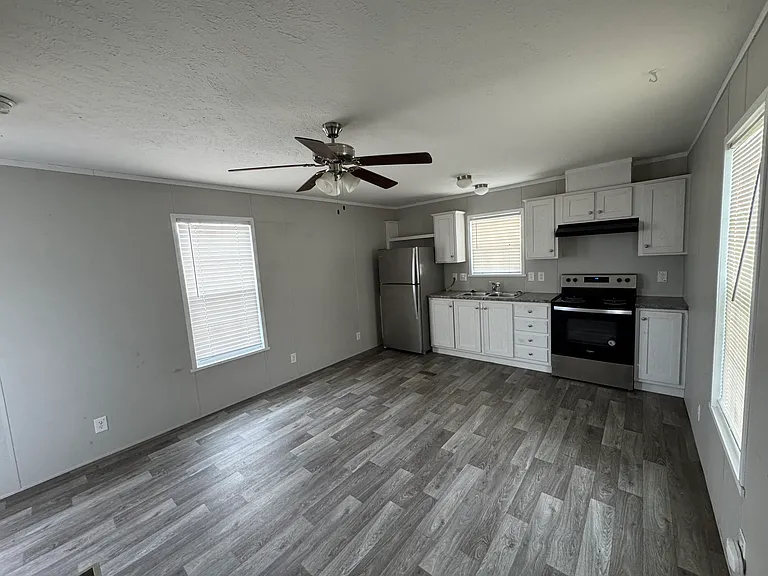 C4 Trailerville Ct — Photo 4