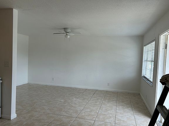 4th image of 4080 SW 61st Ave
