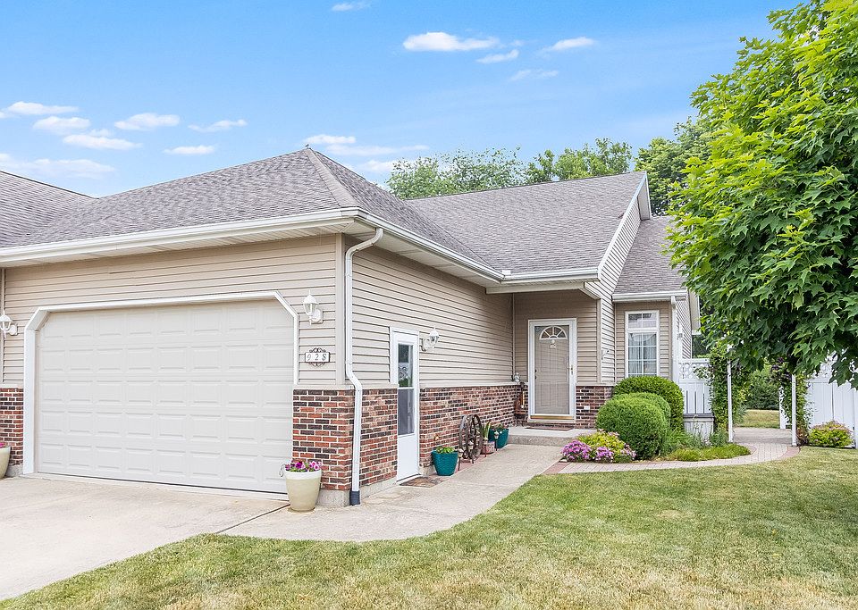 1st image of 928 Waterford Ct