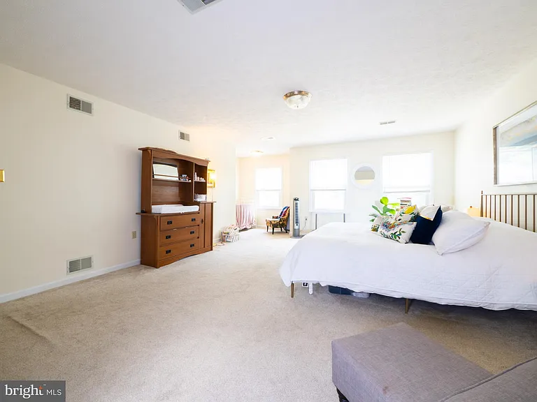 513 Jefferson St — Photo 20